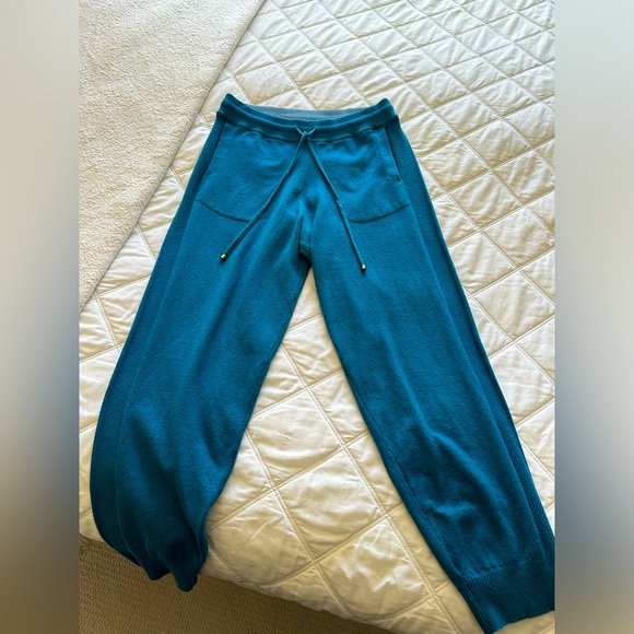 Trina Turk Pants - Trina Turk knit joggers, size medium